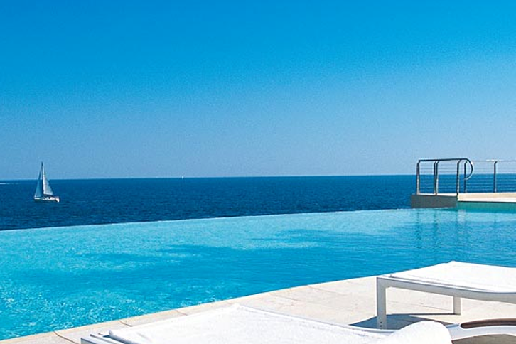 Cap Estel Infinity Pool